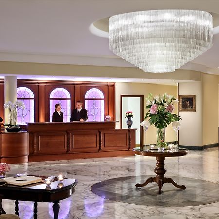 โรงแรมสเปลนดิด รอยัล ลูกาโน ภายนอก รูปภาพ The lobby of the hotel