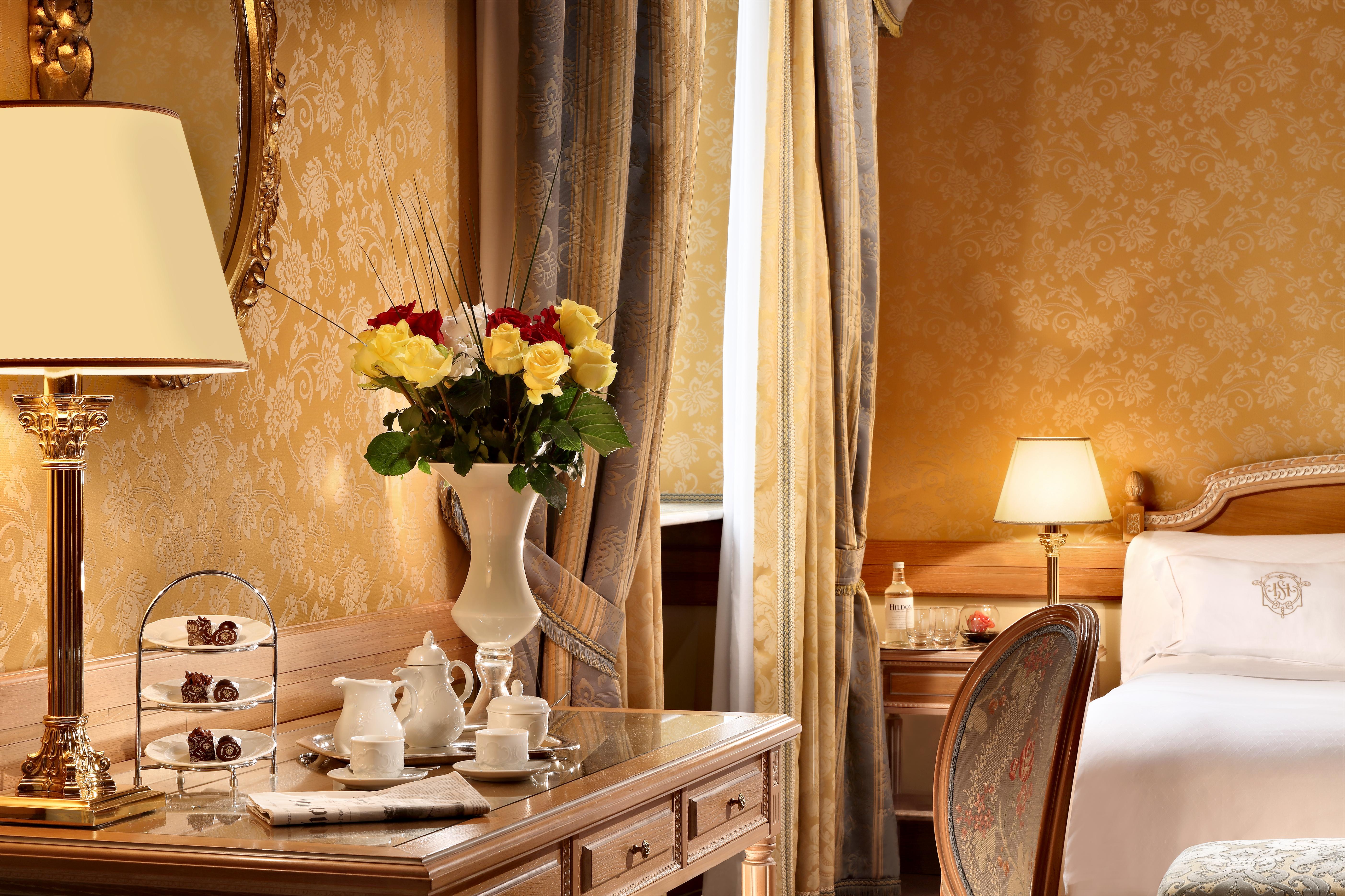 โรงแรมสเปลนดิด รอยัล ลูกาโน ภายนอก รูปภาพ A room at the hotel