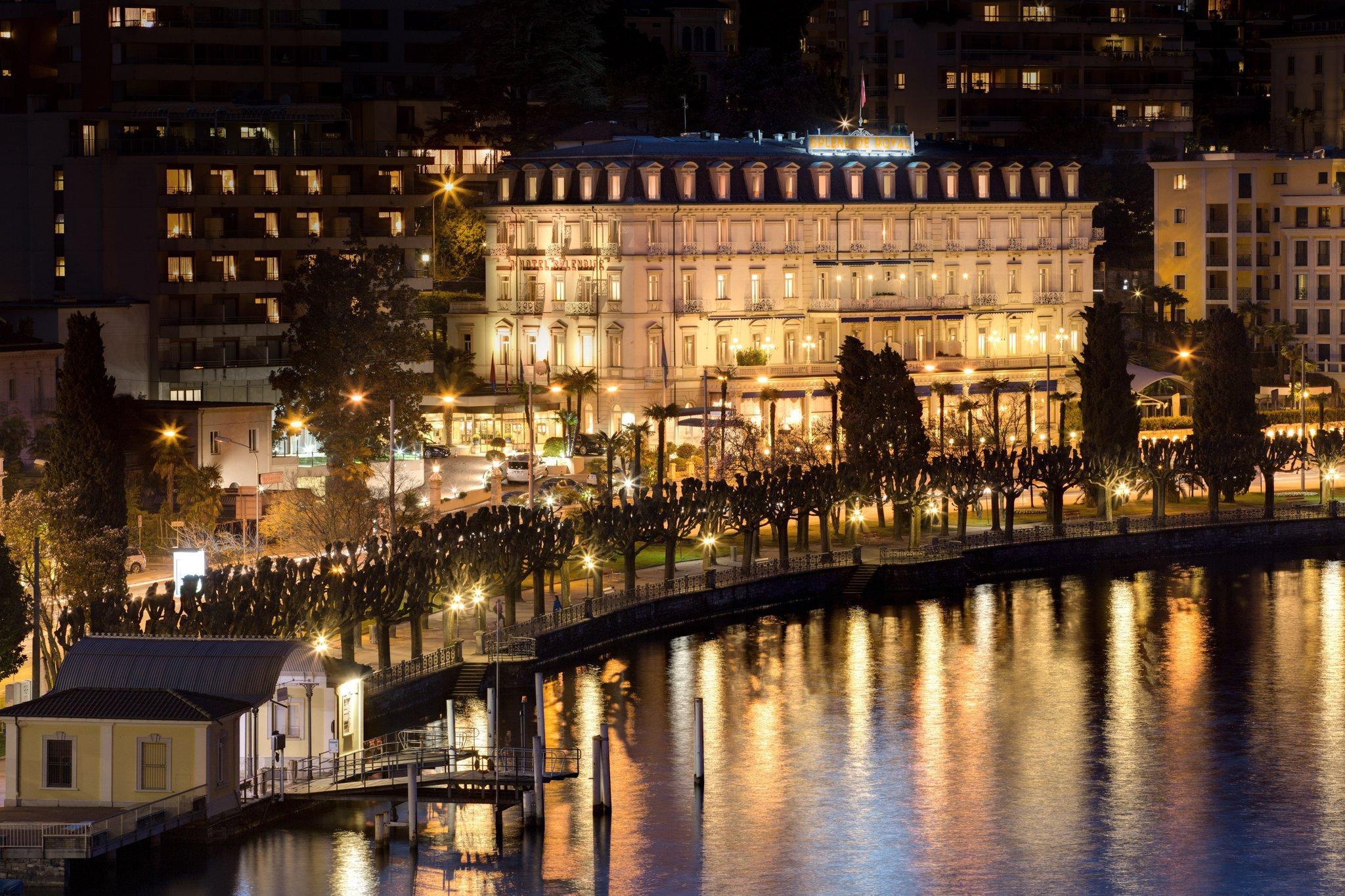 โรงแรมสเปลนดิด รอยัล ลูกาโน ภายนอก รูปภาพ The hotel at night