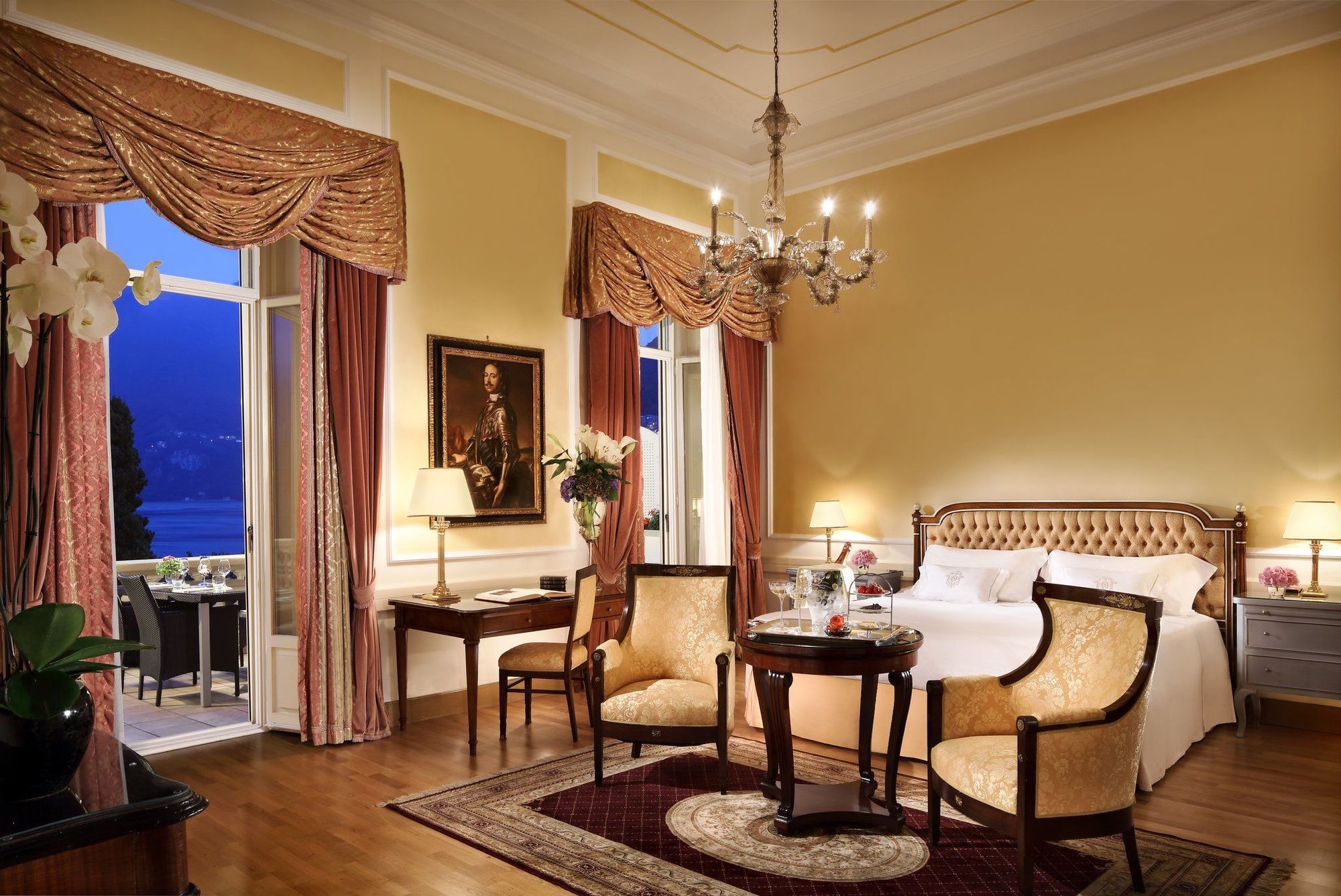 โรงแรมสเปลนดิด รอยัล ลูกาโน ภายนอก รูปภาพ A suite at the hotel